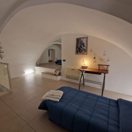 Polignano A Mare: Sulla Piazza Di Domenico Modugno Villa Kültér fotó