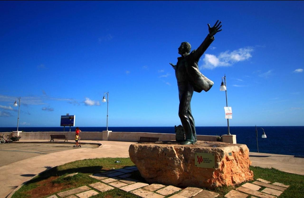 Polignano A Mare: Sulla Piazza Di Domenico Modugno Villa Kültér fotó