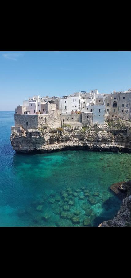 Polignano A Mare: Sulla Piazza Di Domenico Modugno Villa Kültér fotó