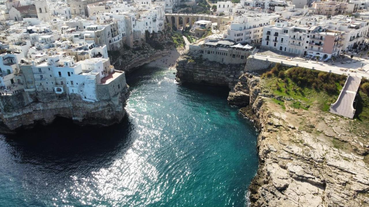 Polignano A Mare: Sulla Piazza Di Domenico Modugno Villa Kültér fotó