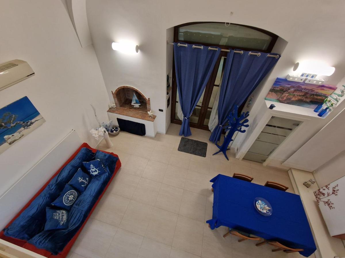Polignano A Mare: Sulla Piazza Di Domenico Modugno Villa Kültér fotó