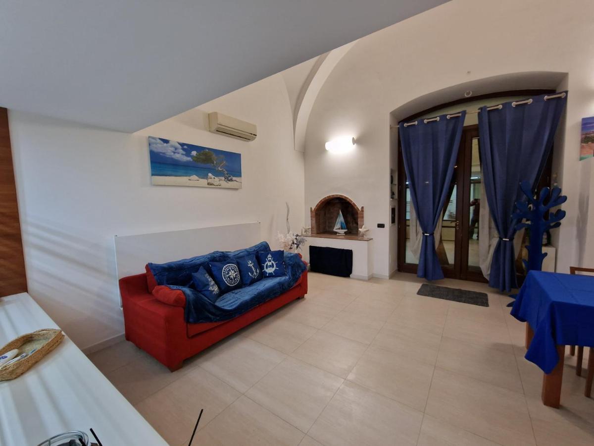 Polignano A Mare: Sulla Piazza Di Domenico Modugno Villa Kültér fotó