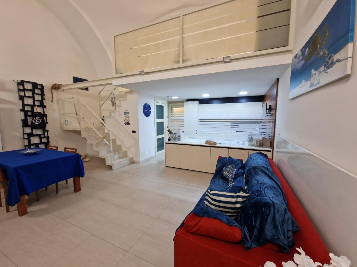 Polignano A Mare: Sulla Piazza Di Domenico Modugno Villa Kültér fotó