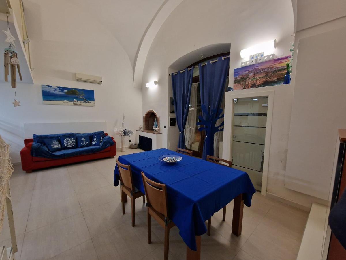 Polignano A Mare: Sulla Piazza Di Domenico Modugno Villa Kültér fotó