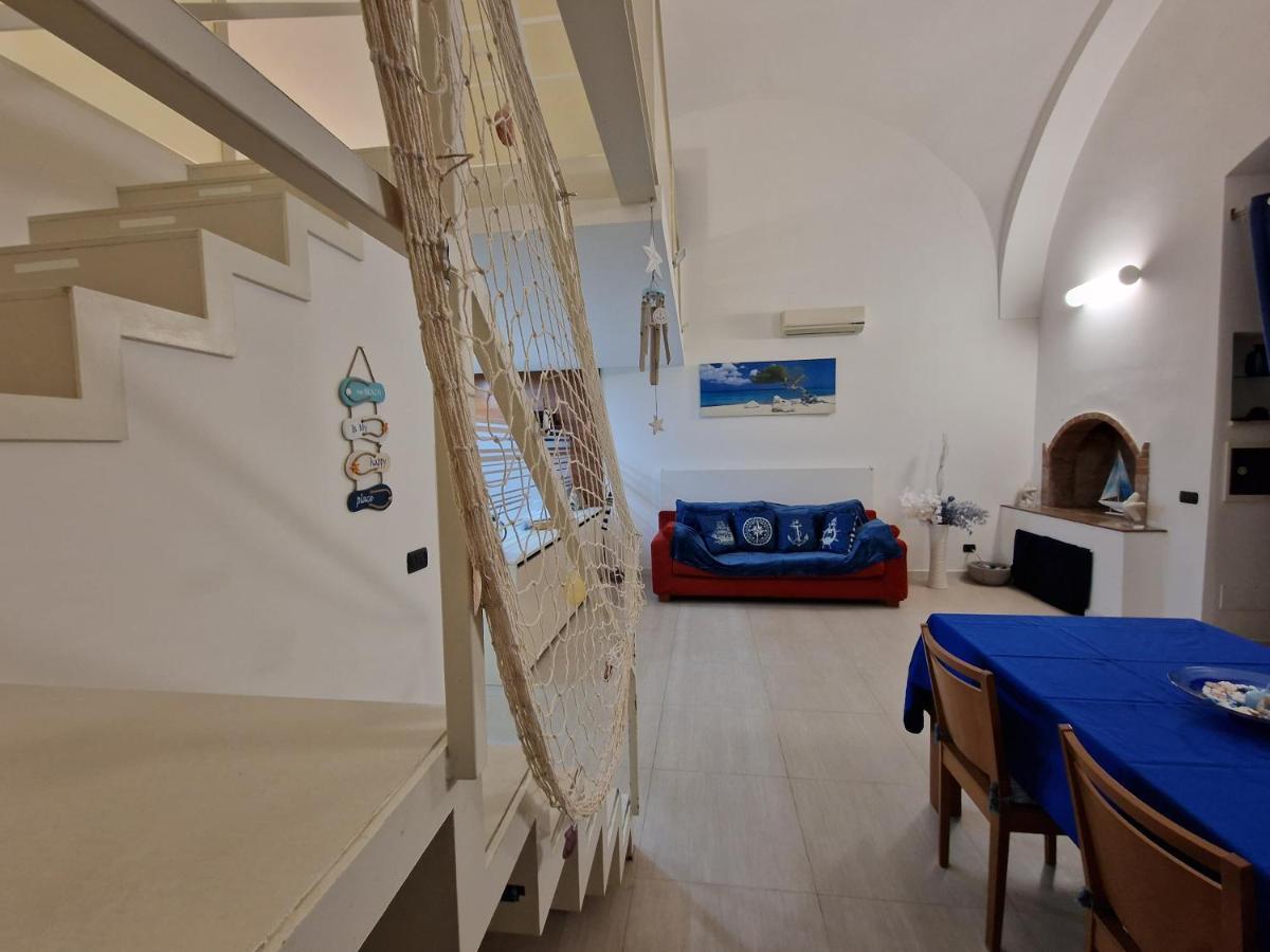 Polignano A Mare: Sulla Piazza Di Domenico Modugno Villa Kültér fotó
