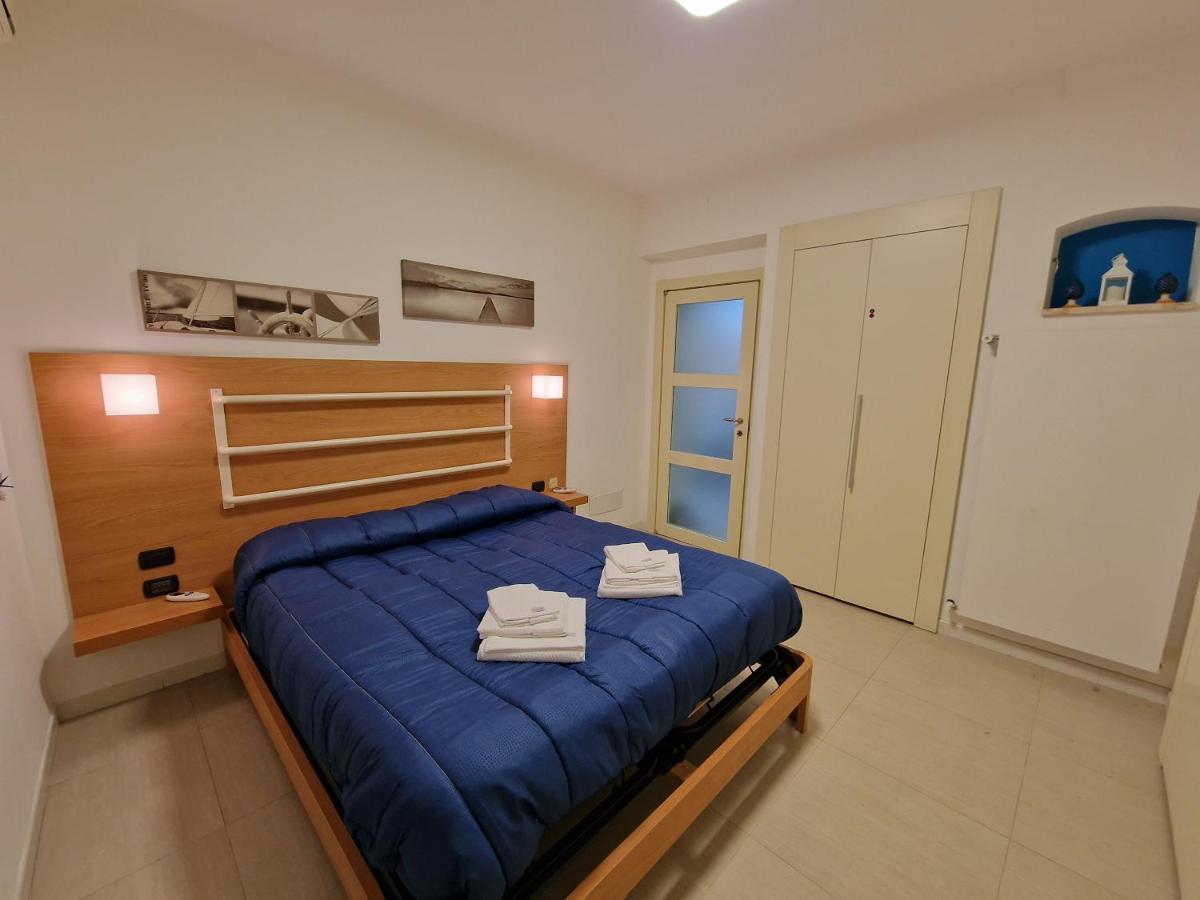 Polignano A Mare: Sulla Piazza Di Domenico Modugno Villa Kültér fotó