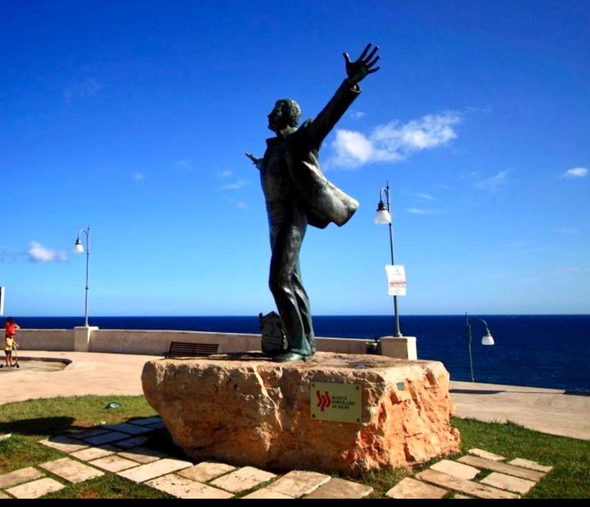 Polignano A Mare: Sulla Piazza Di Domenico Modugno Villa Kültér fotó